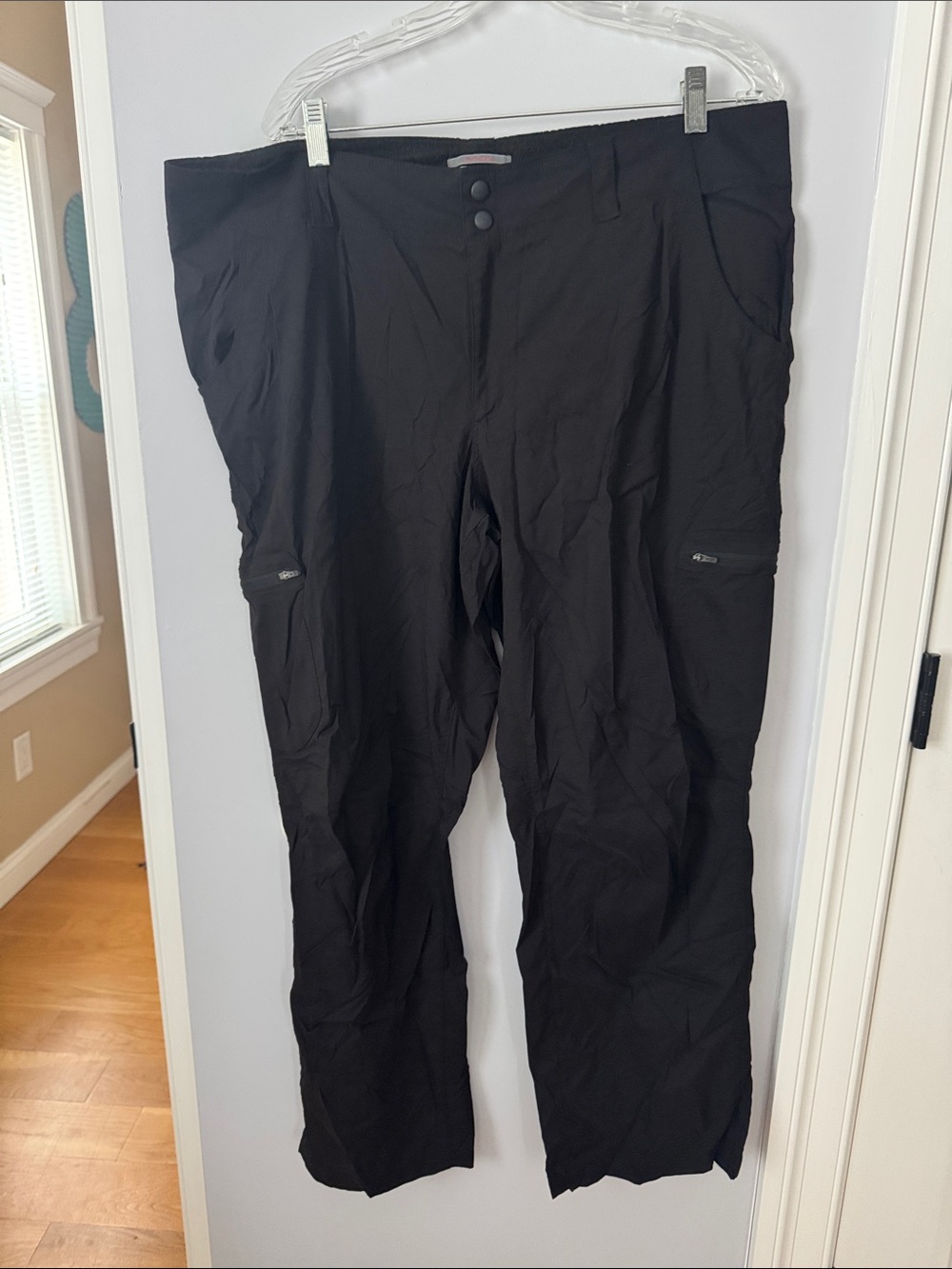 NWOT LL Bean Women’s Performance Cargo Pants with Zip Pockets and Roll-up Tabs